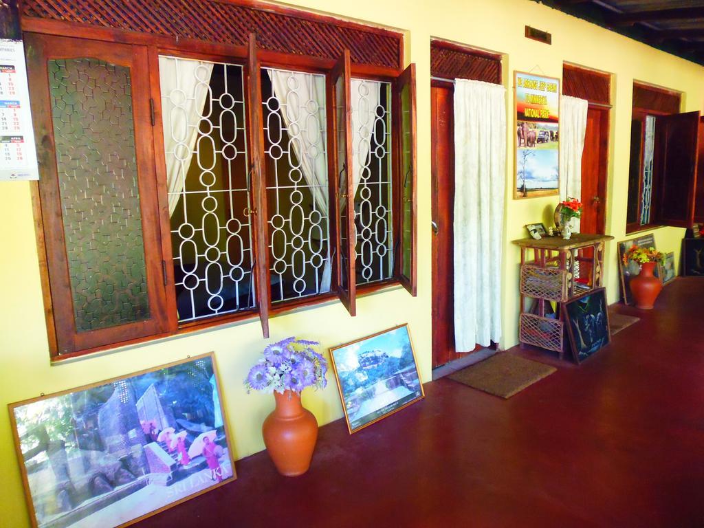 The Nilmini Lodge Σιγκιρίγια Εξωτερικό φωτογραφία
