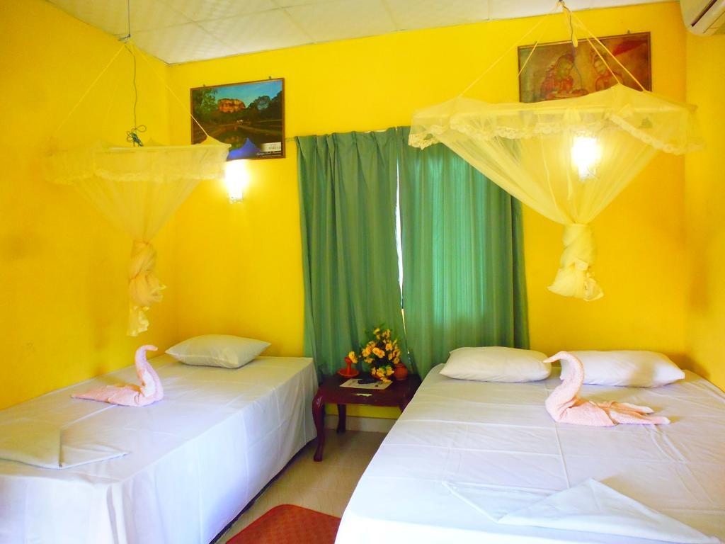 The Nilmini Lodge Σιγκιρίγια Δωμάτιο φωτογραφία